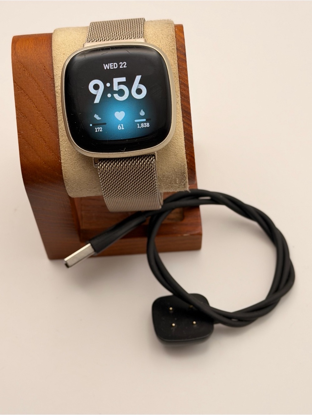 Fitbit Versa 3, Tested, Charger Included, Gold Casing, Mesh Gold Band, Good Con